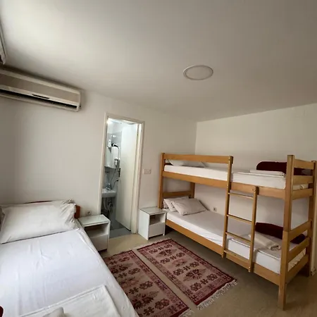 And Lena Hostel Mostar