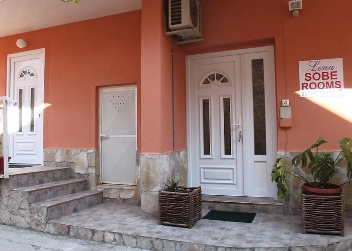 And Lena Hostel Μόσταρ